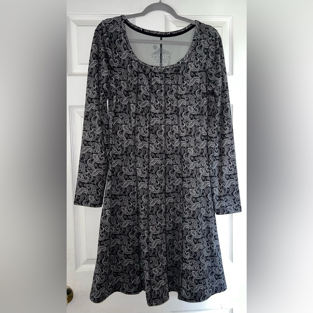 Sahalie Grey & Black Women’s Athletic Style Paisley Dress Size Small EUC